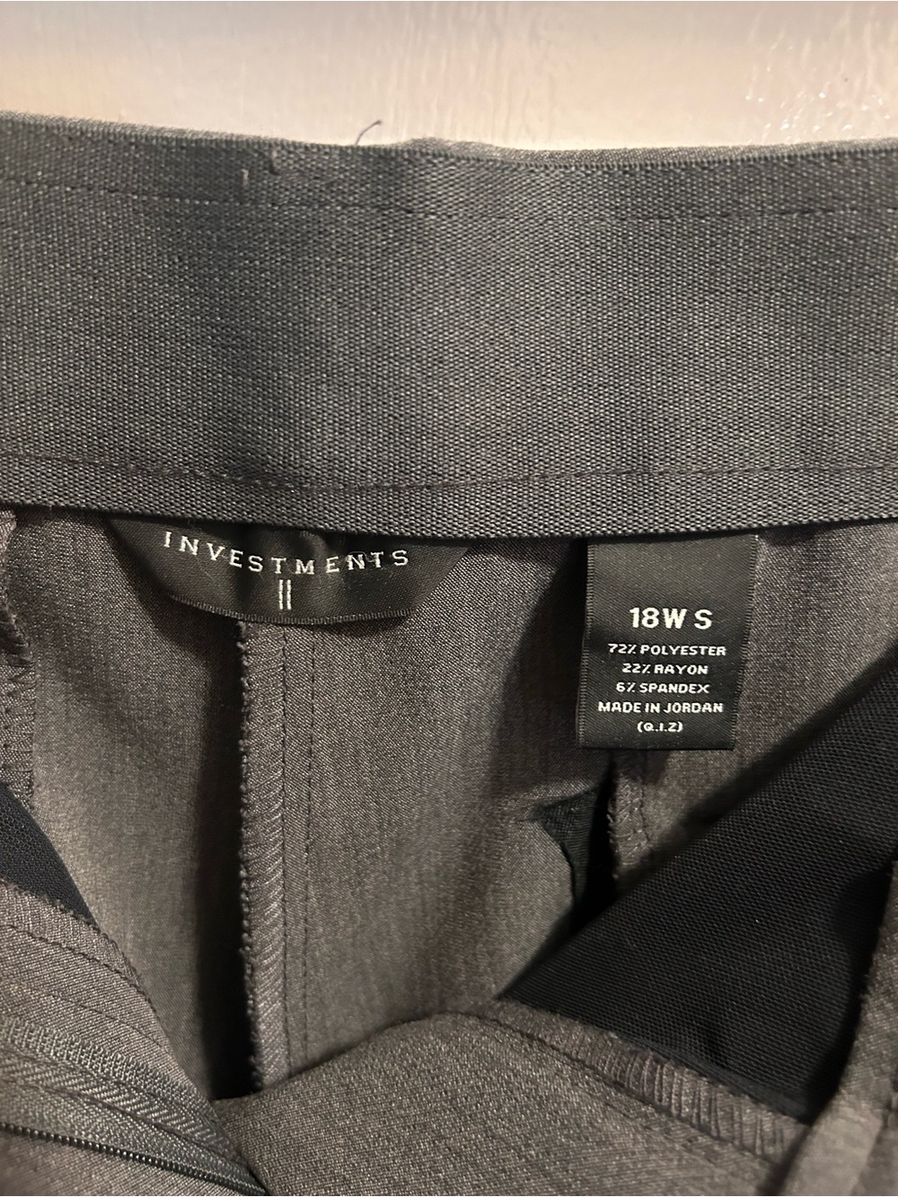 Nice gray slacks - Picture 2 of 4